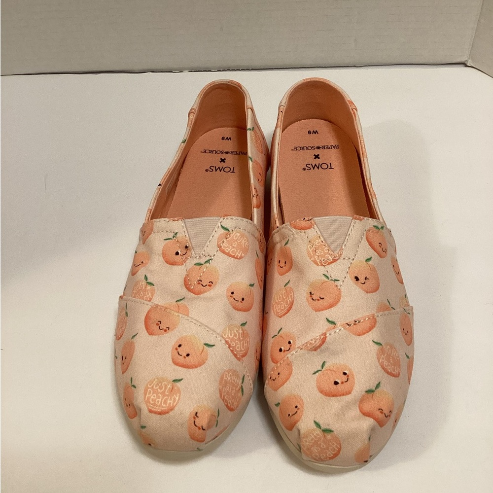 TOMS x Paper Source Slip-On Shoes in Peach Print, NWOT, W9
